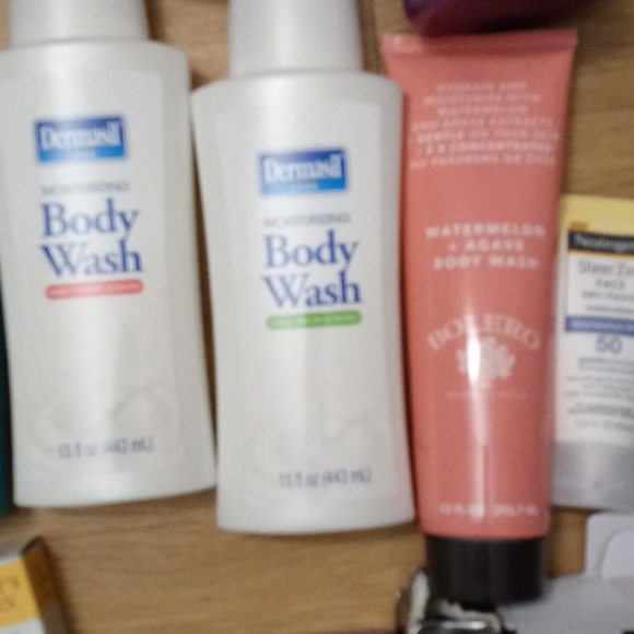 Cosmetics - Picture 5 of 6